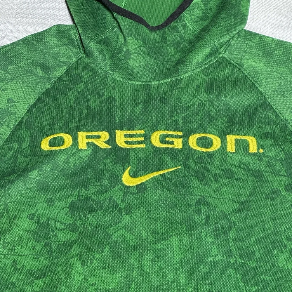 Nike Oregon Ducks Dri-Fit Hoodie Mens Medium Center Swoosh Green‎ Abstract Print